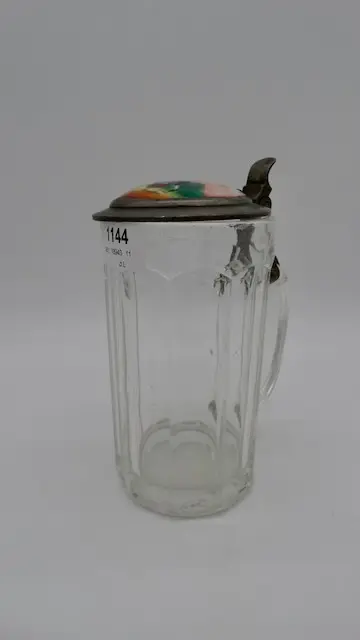 1 kufel do piwa z porcelanową pokrywką