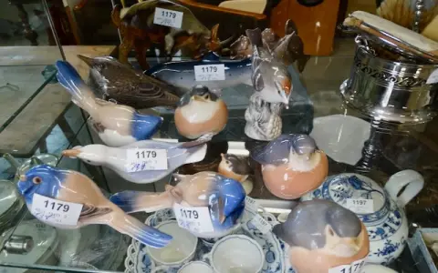 1 zestaw figurek zwierząt