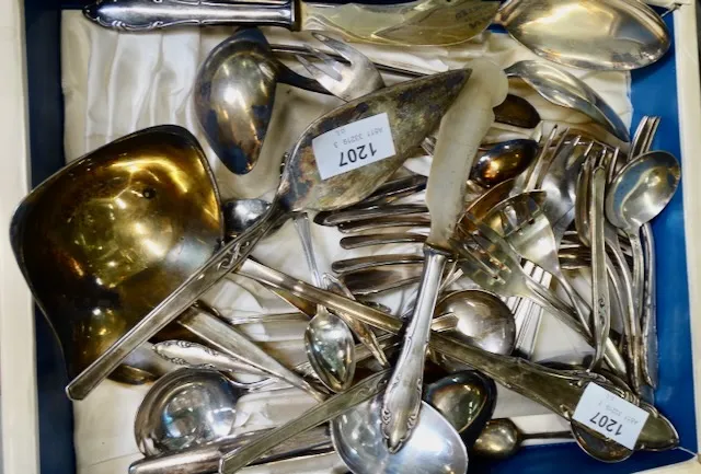 1 lot of cutlery