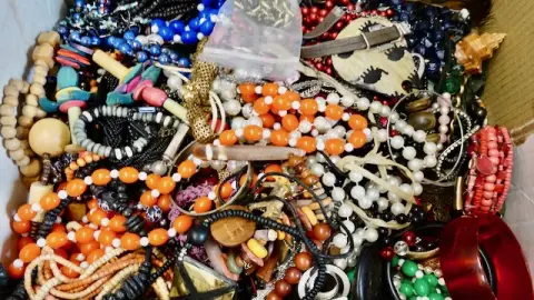 1 grand lot de bijoux fantaisie