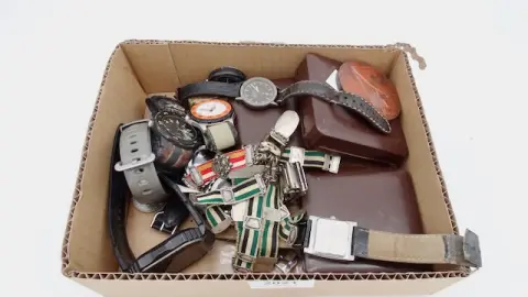 1 lot de pièces de monnaie + montres