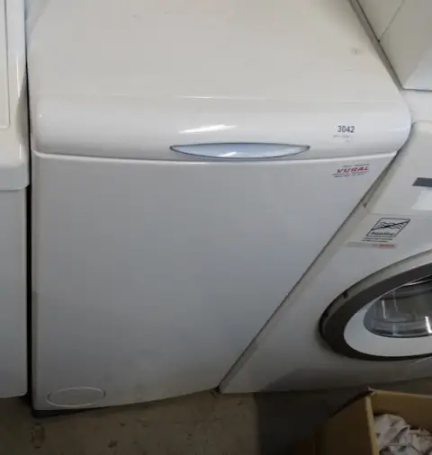 1 стиральная машина Whirlpool