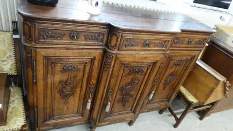 1 sideboard