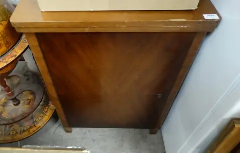 1 sewing machine in a cabinet