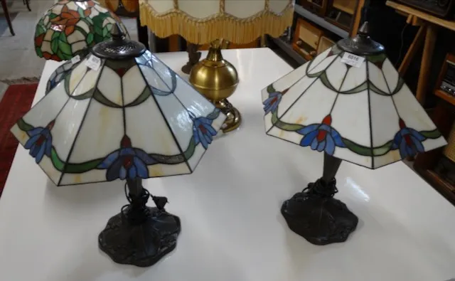 2 table lamps Tiffany style