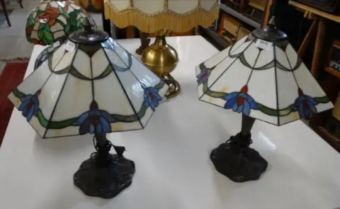 2 table lamps Tiffany style