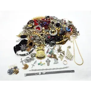 Lot de bijoux fantaisie