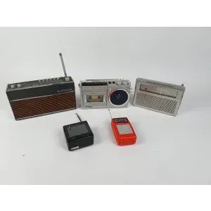 Zestaw starych radioodbiorników