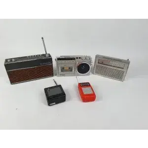Zestaw starych radioodbiorników