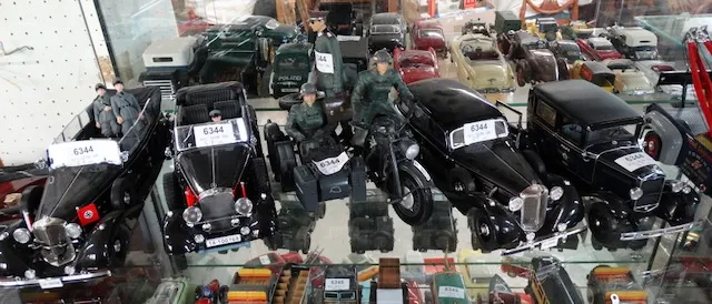 1 kleine partij modelauto's "Militär"