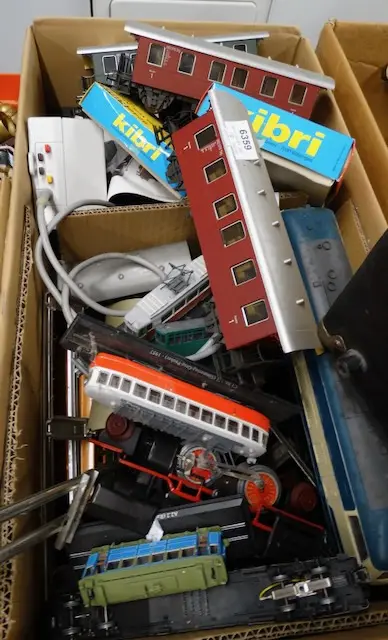 1 karton z kolejką modelową