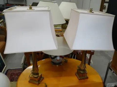 2 table lamps