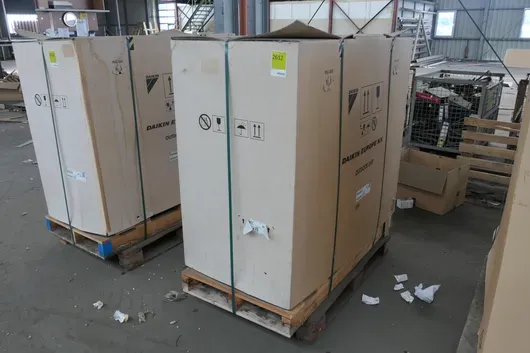 DAIKIN - Warmtepomp buitenunit, koelmiddel R32, 400 V, 188 kg, op pallet