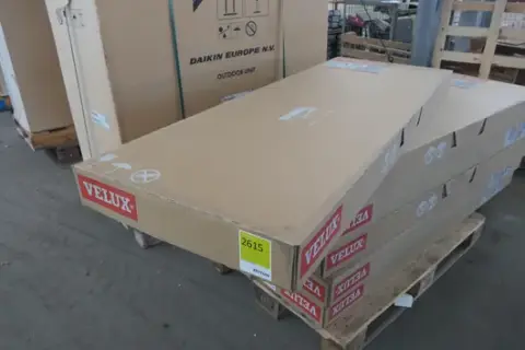 VELUX - Sada montážního rámu pro střešní okno s izolačním rámem a připojovací lištou, velikost SK06 (114 x 118 cm), na paletě