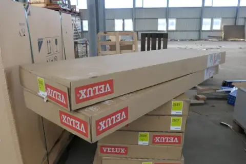 2x VELUX - Sada montážního rámu pro střešní okno s izolačním rámem a připojovací lištou, velikost SK06