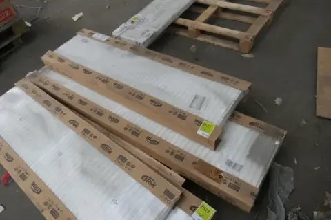 2x KERMI - Ploché radiátory therm-x2 FTV typ 22, 500 x 1600 mm a 500 x 2000 mm, ventil X2 vlevo