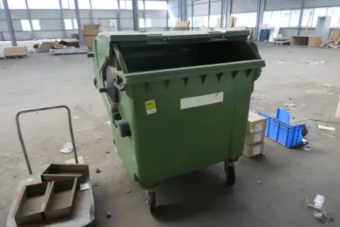 Большой контейнер для мусора с круглой крышкой, пластик, зеленый, мобильный