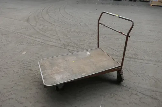 Wózek platformowy z pałąkiem przesuwnym, metalowy