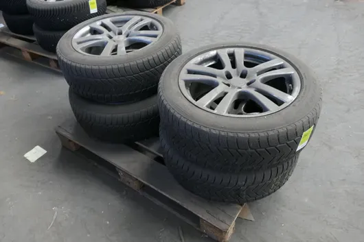 Set Pirelli - Winterbanden met velgen