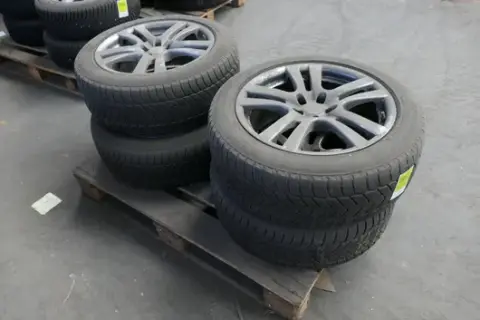 Set Pirelli - Winterbanden met velgen