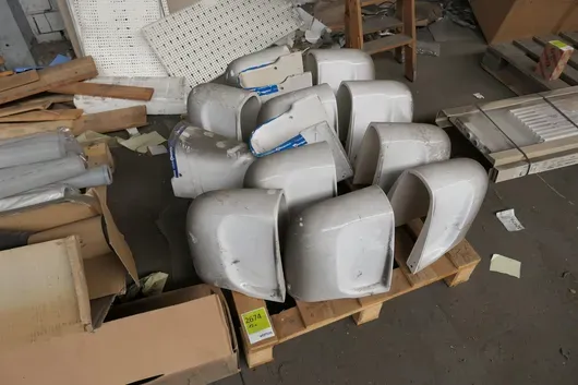 13x Keramik-Halbsäule für Waschtisch
