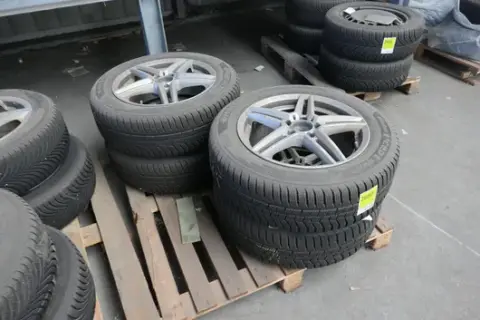 Set Hankook winterbanden met velgen