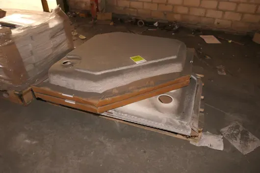 2x shower trays, pentagonal