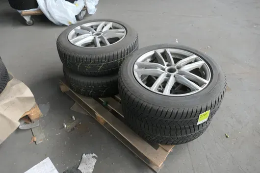 Pirelli - Set winterbanden met velgen
