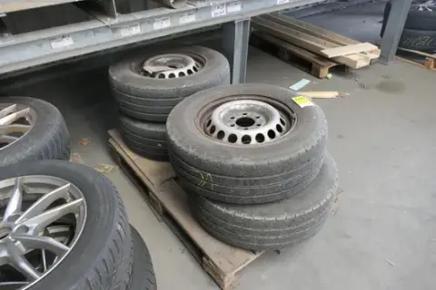Sada pneumatik s ráfky