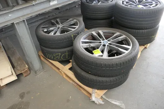 Bridgestone - Sada pneumatik s ráfky