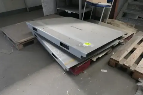 2 steel plates, grey, inscription "SP-Dual 25"