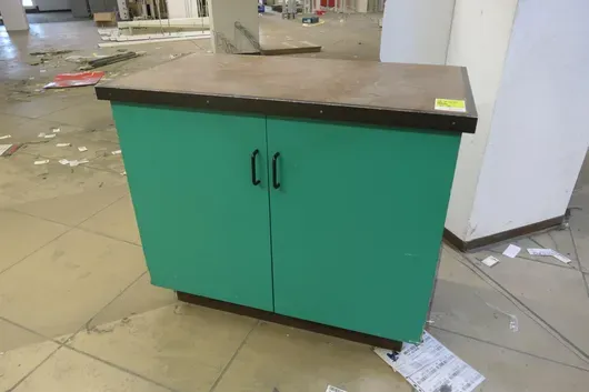Верстачный шкаф с рабочей поверхностью, 2-дверный, без содержимого