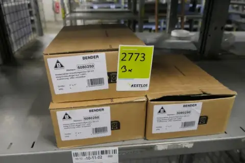 3x karton BENDER - připojovací sada pro vodoměr QN 2,5, 1" x 1", horizontální montáž