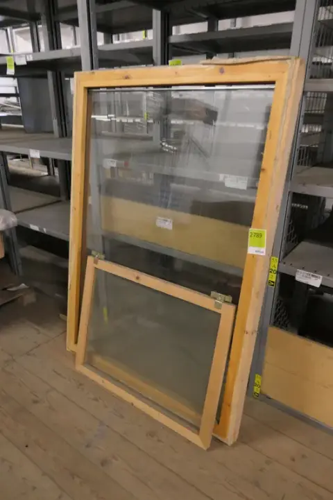 Posten Holzfenster, verglast, verschiedene Größen