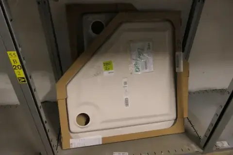 2x Duschwanne, Fünfeck