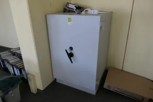 Safe/data security cabinet, security level C1, empty weight 740 kg, incl. key, without contents