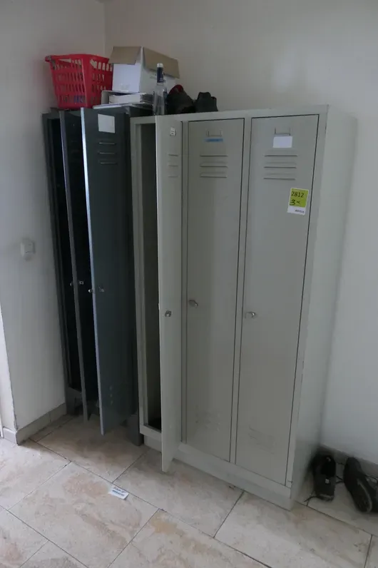 3x armoires vestiaires en métal, gris/anthracite