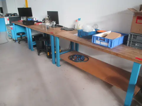 3 établis