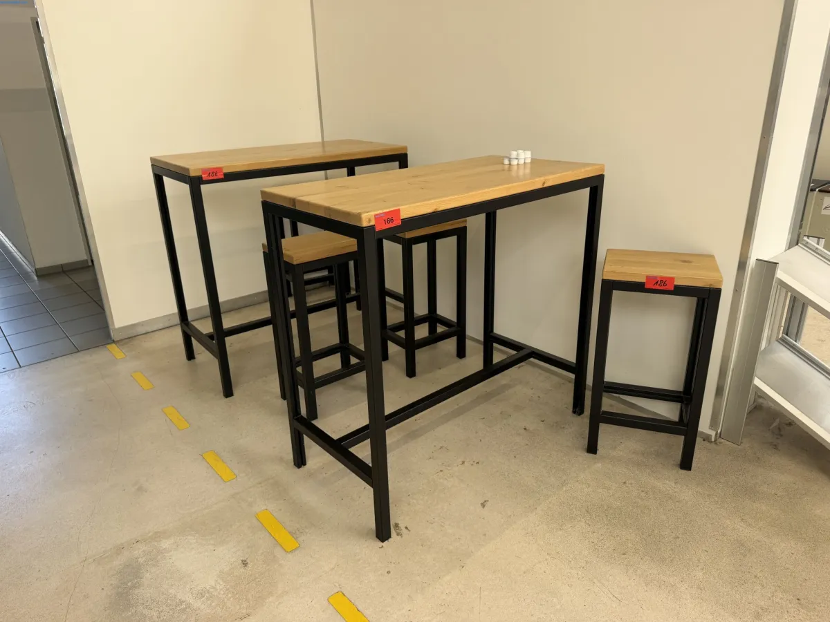 2 tables hautes