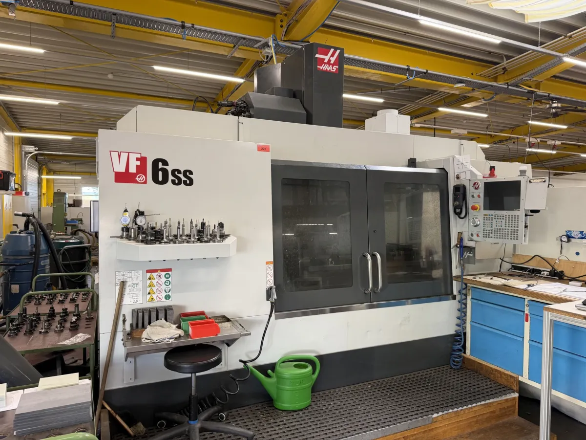 3osé CNC vertikální obráběcí centrum Haas VF-6SS