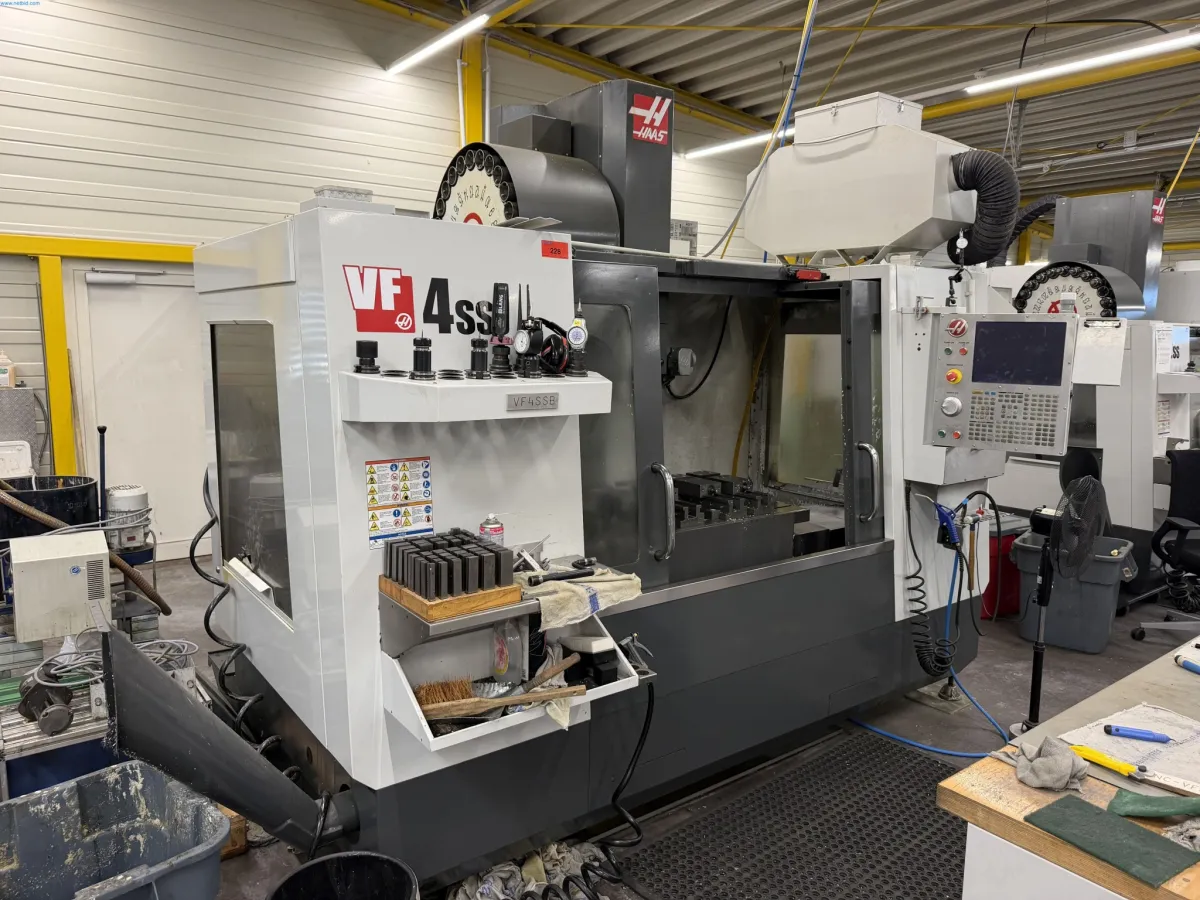 Centre d'usinage vertical CNC 3 axes Haas VF-4SS