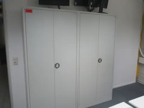 3 armoires métalliques