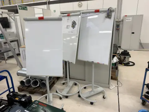 3 tableaux blancs mobiles