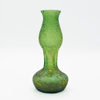Vase en verre vert de la verrerie Elisabeth, surface mate irisée avec fusions de grains, Art nouveau, vers 1900.