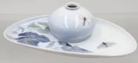kl. bauchige Vase auf passendem Tablett, Royal Copenhagen, florales Dekor, ca. H-7cm Tablett B-24,5cm