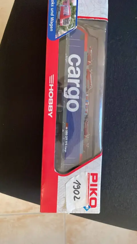 Elektrická lokomotiva (PIKO)