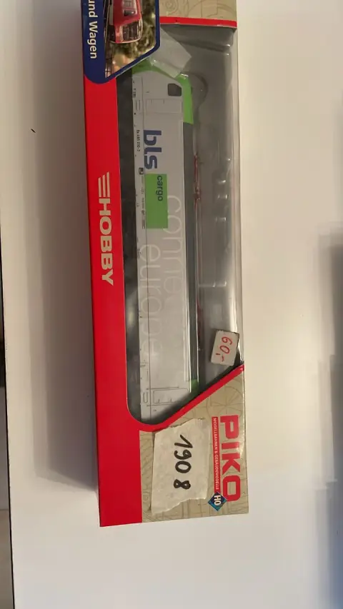 Elektrická lokomotiva (PIKO)