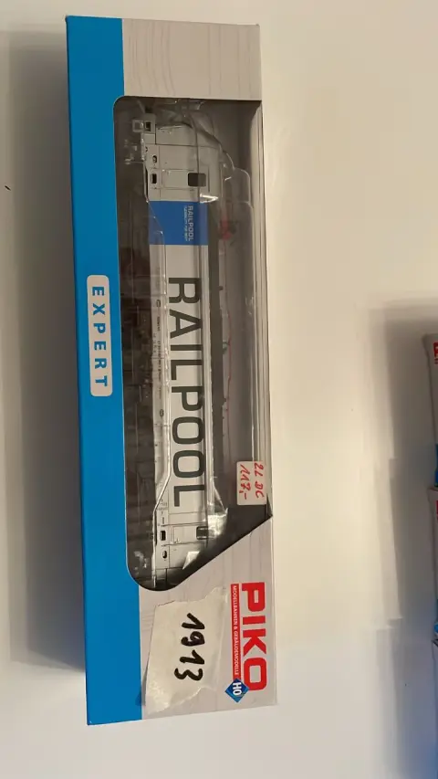 Elektrická lokomotiva (PIKO)
