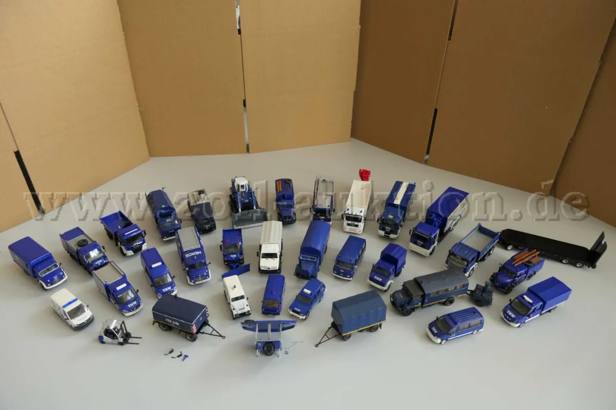 1 partij van 31 THW-voertuigmodellen, 1:87