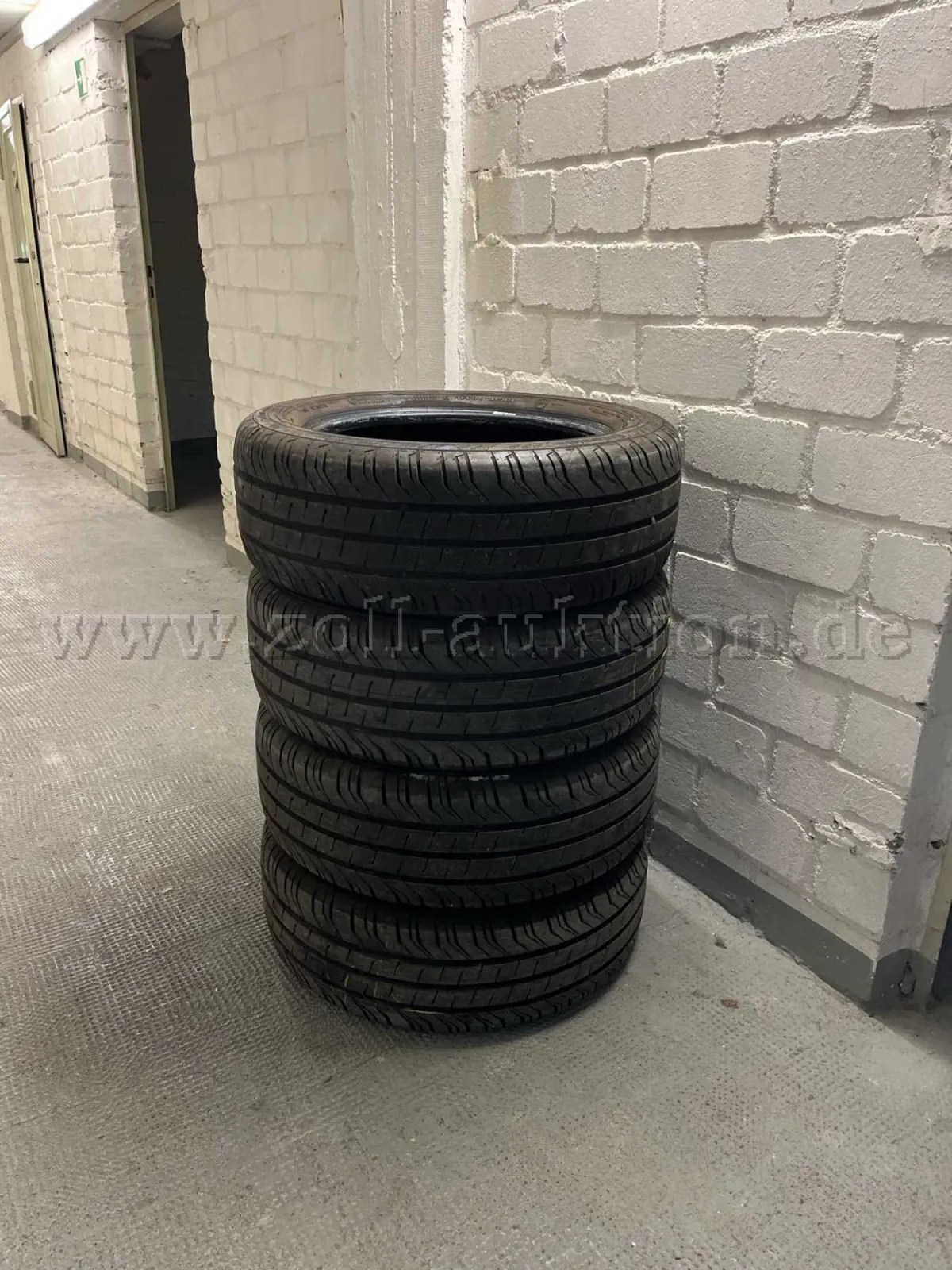 4 летние шины Continental ContiVanContact 200 225/55 R17C 109/107H